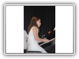 LYDIA AU PIANO